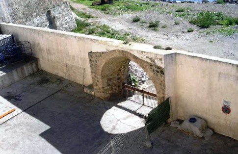 Puerta del Boquete de la Sardina vista desde el Mercado